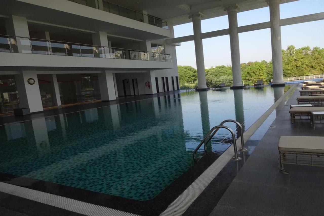 Amanora The Fern Hotels & Club Mundhwa Exterior photo