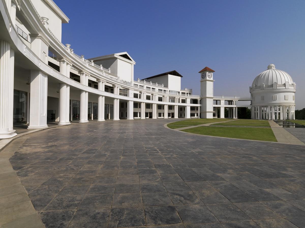 Amanora The Fern Hotels & Club Mundhwa Exterior photo