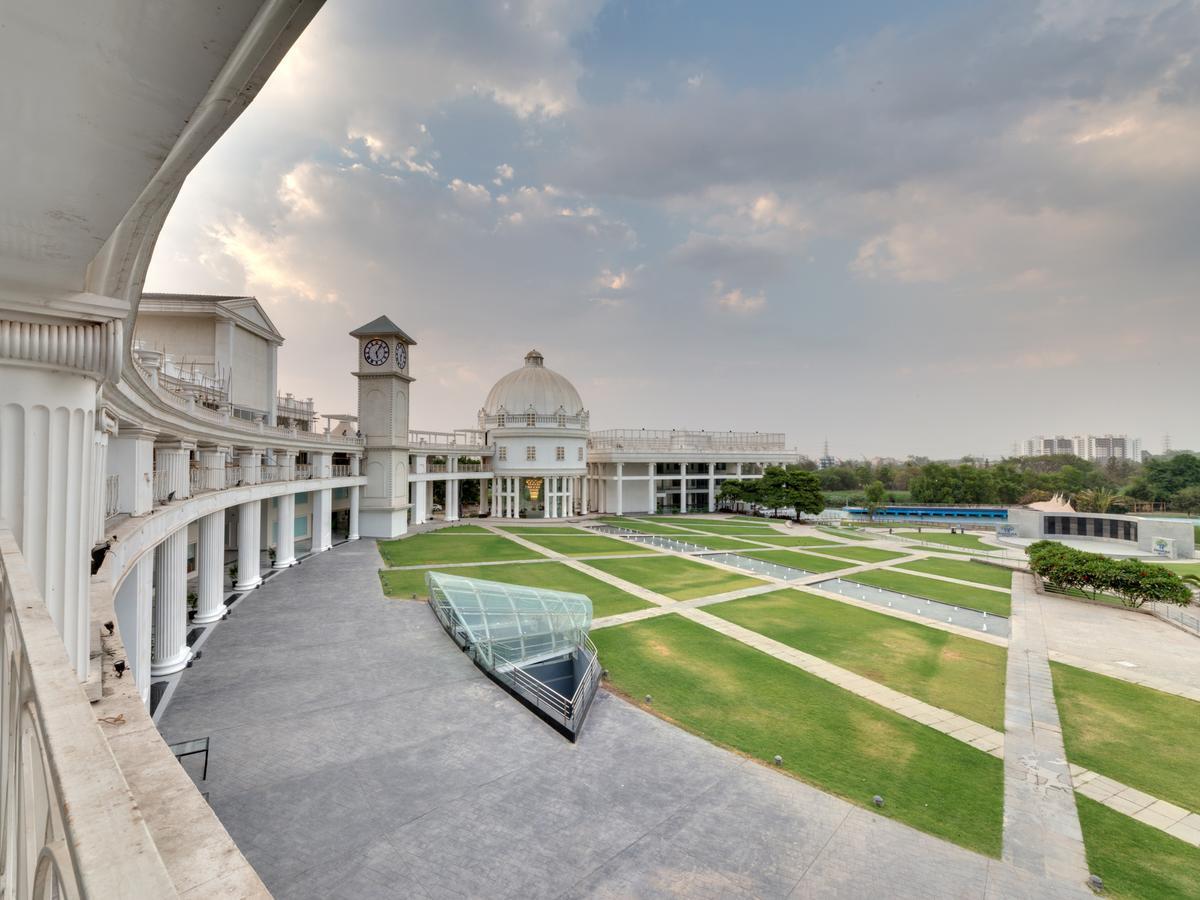 Amanora The Fern Hotels & Club Mundhwa Exterior photo