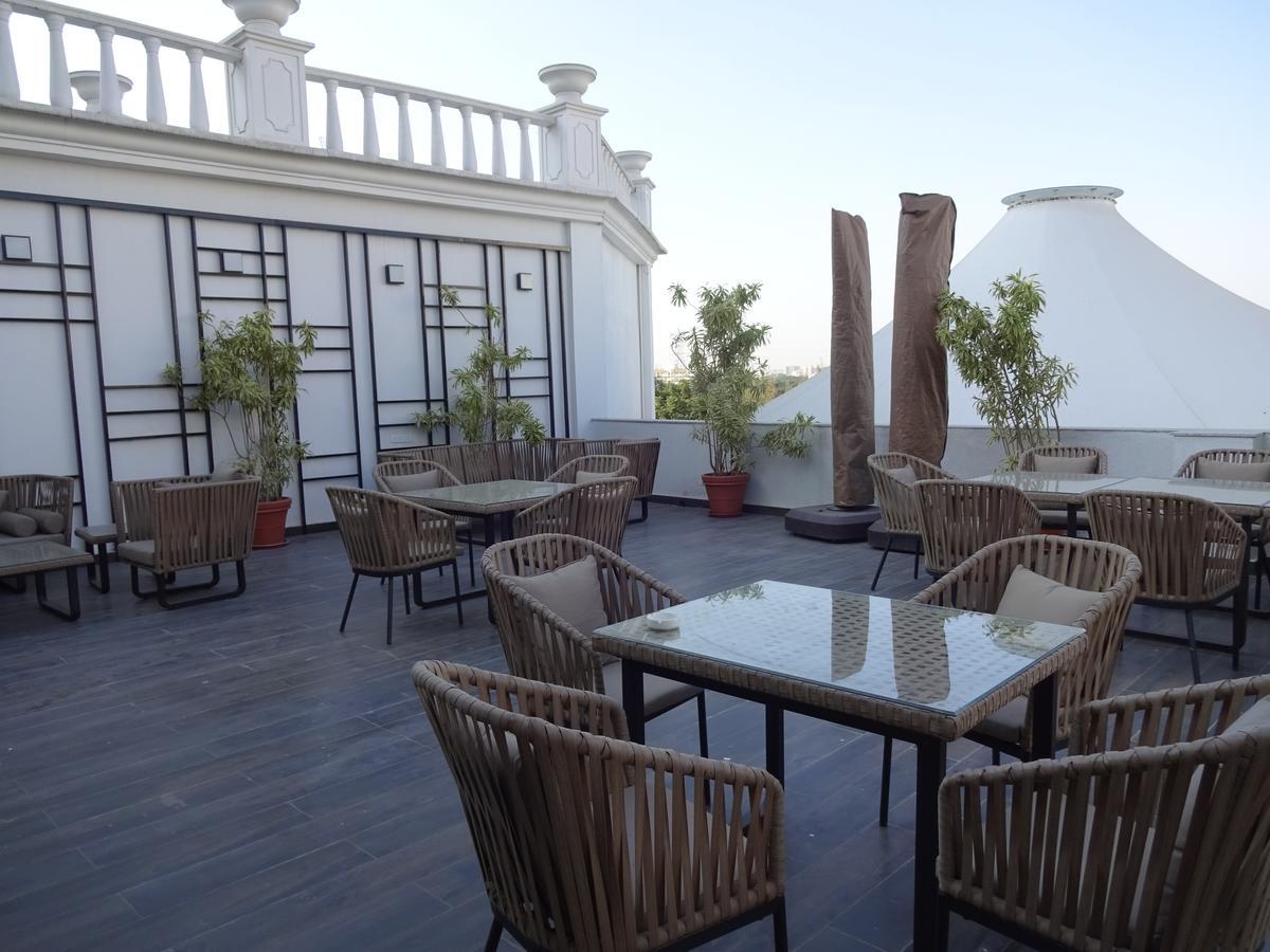 Amanora The Fern Hotels & Club Mundhwa Exterior photo