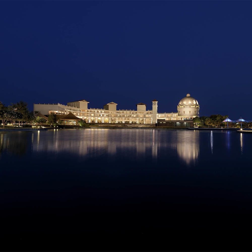 Amanora The Fern Hotels & Club Mundhwa Exterior photo