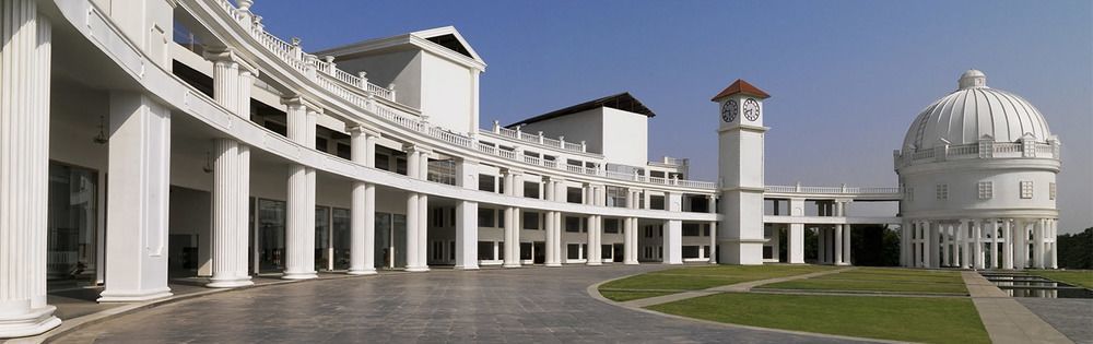 Amanora The Fern Hotels & Club Mundhwa Exterior photo